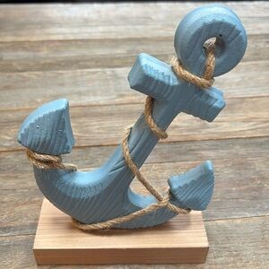 Sun & Sea wooden anchor decor.